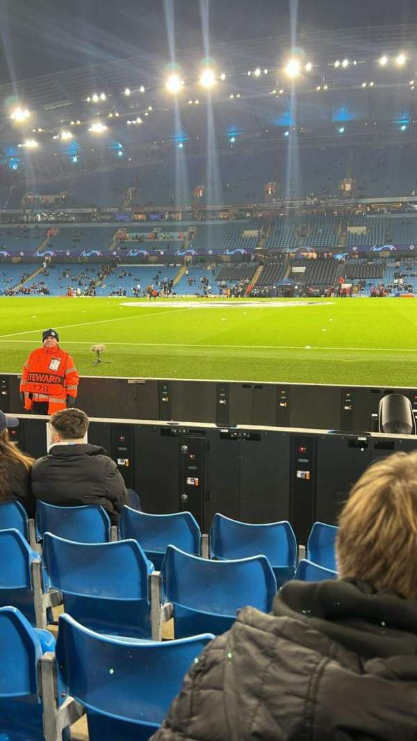 Etihad Stadium, Manchester, bloc: 004, rangée: 8, place: 85