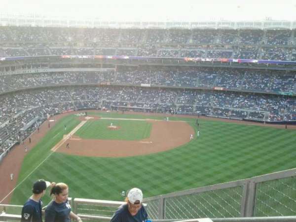 Yankee Stadium, bloc: 405, rangée: 7, place: 2
