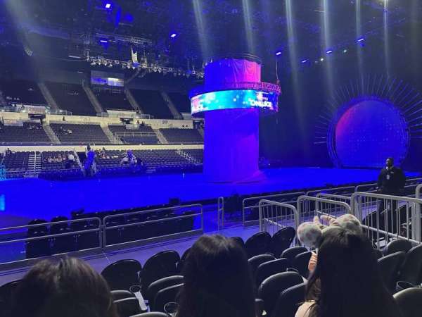 Long Beach Arena, bloc: 10, rangée: E, place: 1