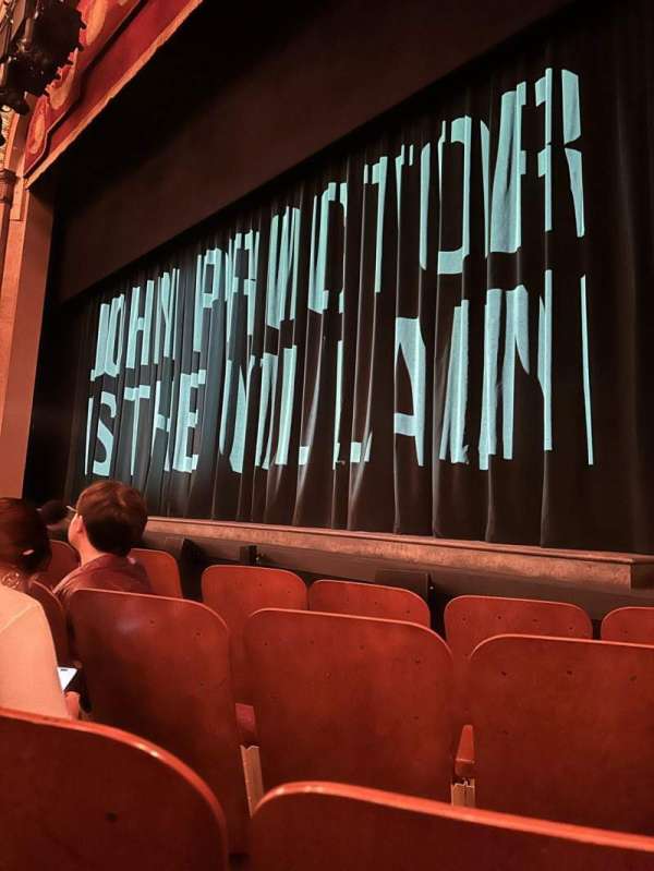 Booth Theatre, bloc: Orchestra R, rangée: C, place: 8