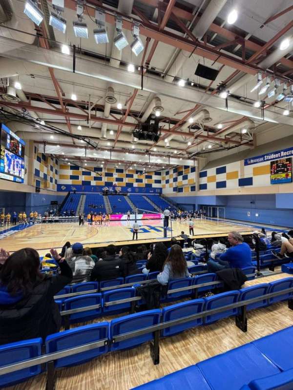 UC Riverside Student Recreation Center, bloc: 204, rangée: H, place: 7