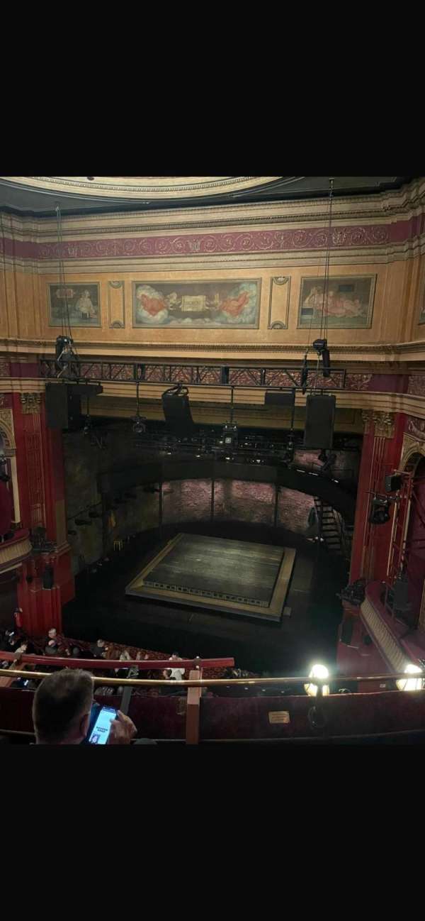 Phoenix Theatre, bloc: Grand Circle, rangée: c, place: 7