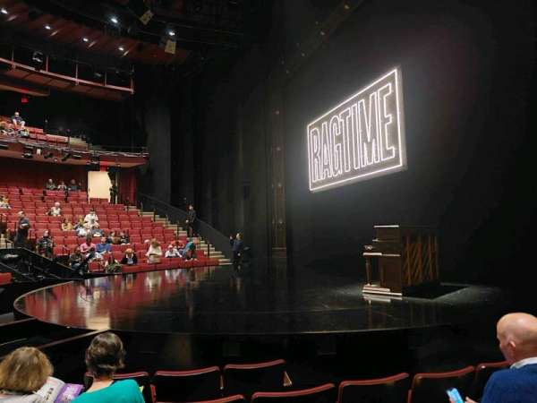 Vivian Beaumont Theater, bloc: Orchestra R, rangée: F, place: 506
