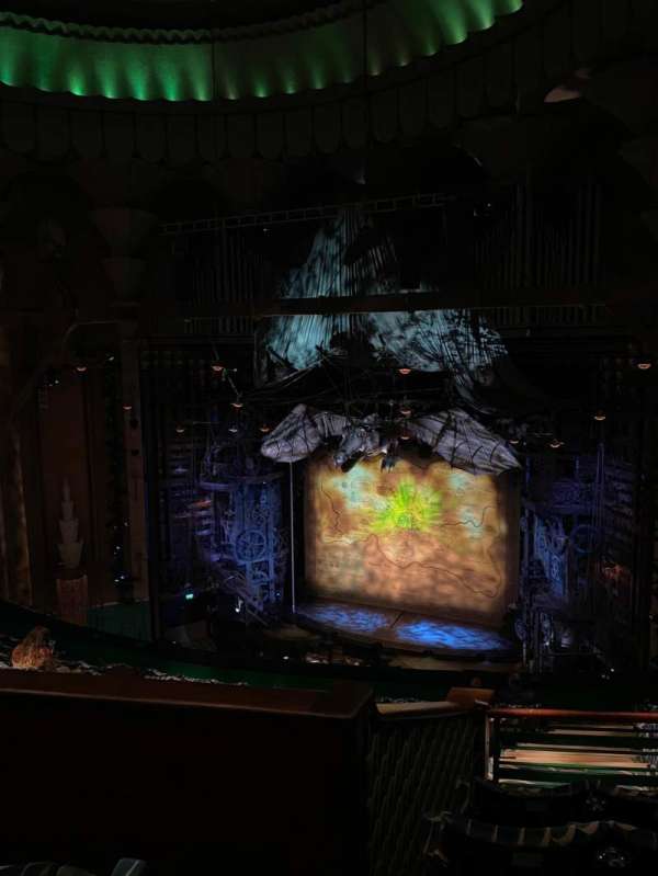 Apollo Victoria Theatre, bloc: Dress Circle, rangée: L, place: 12