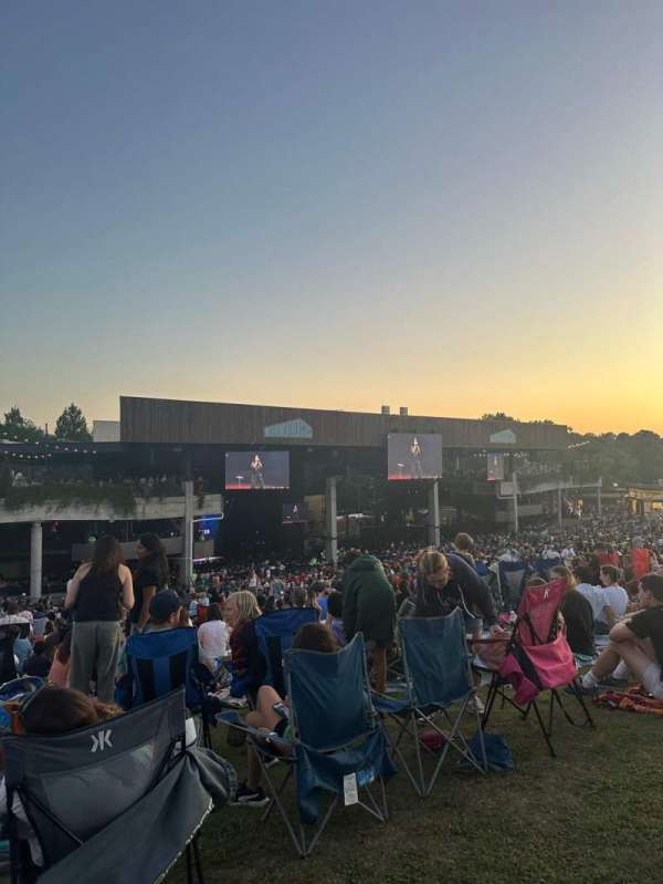 Merriweather Post Pavilion, bloc: Lawn