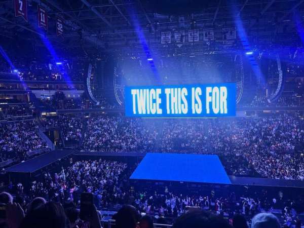 Capital One Arena, bloc: 215, rangée: F, place: 11