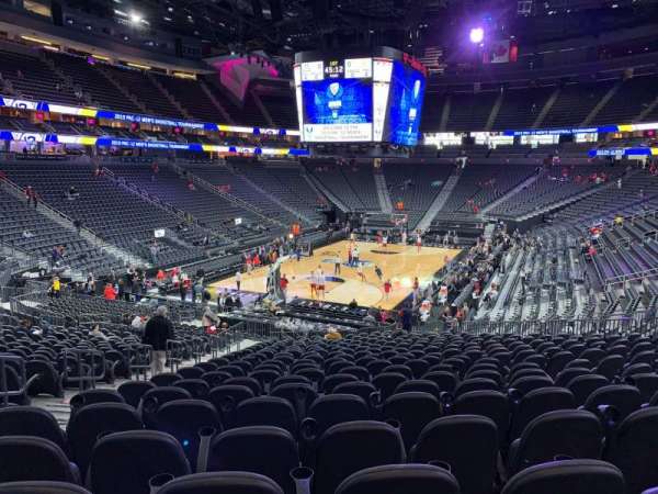 T-Mobile Arena, bloc: 2, rangée: W, place: 5