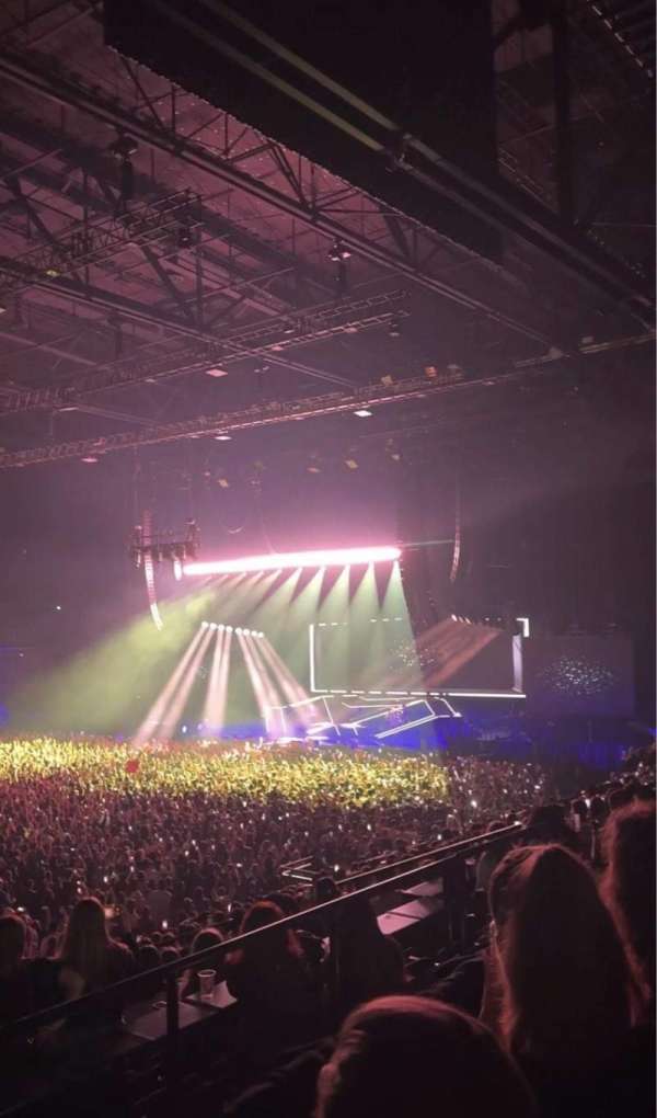 Hallenstadion, bloc: F1, rangée: 32, place: 9