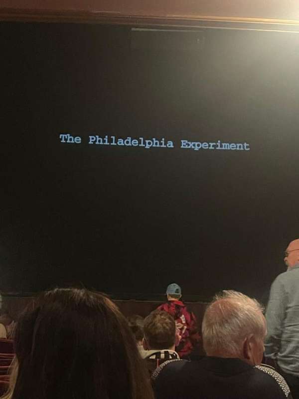 Phoenix Theatre, bloc: Stalls, rangée: O, place: 15-16