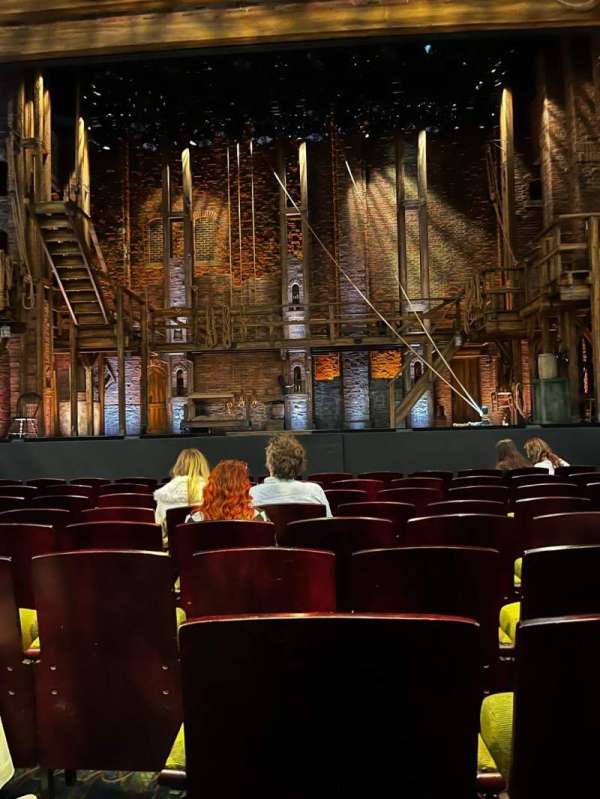 Victoria Palace Theatre, bloc: Stalls, rangée: J, place: 23