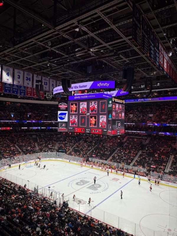 Xfinity Mobile Arena, bloc: 215, rangée: 1, place: 23