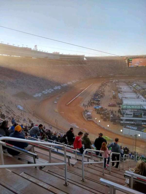 Bristol Motor Speedway, bloc: waltrip u, rangée: 52, place: 18