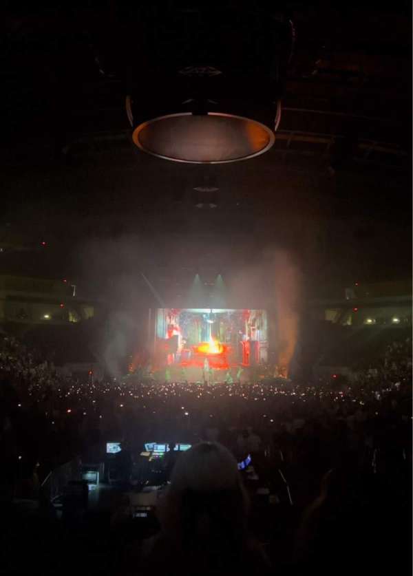 Giant Center, bloc: 203, rangée: D