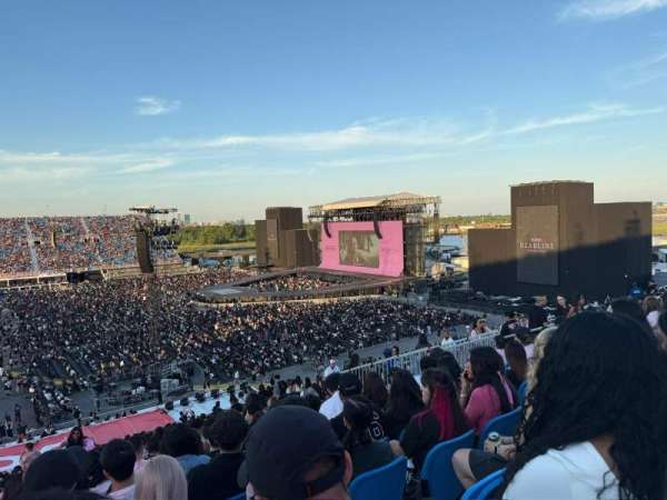 Rogers Stadium, bloc: W104, rangée: 38, place: 16
