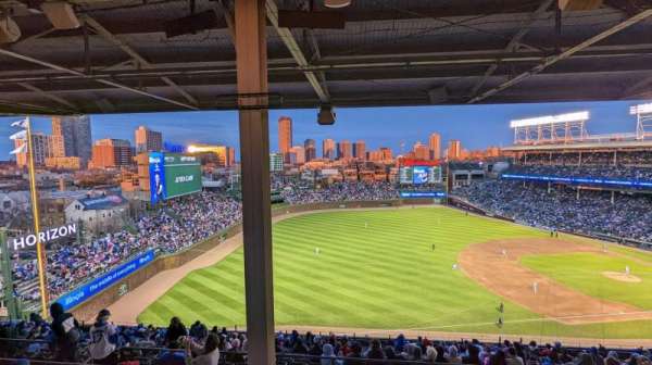 Wrigley Field, bloc: 407L, rangée: 5, place: 1