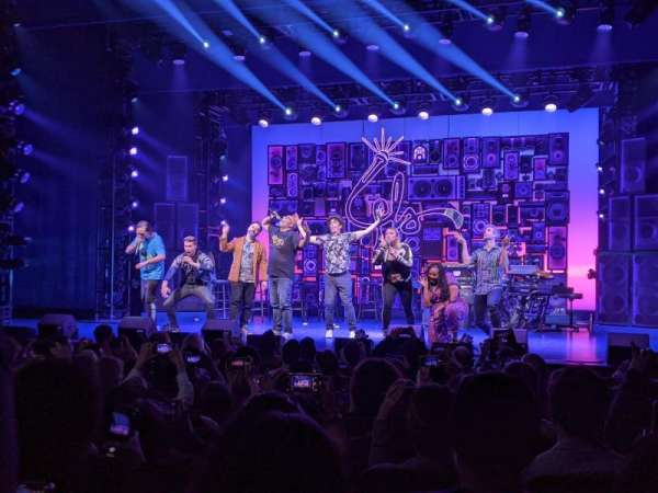 Booth Theatre, bloc: Orchestra C, rangée: J, place: 115