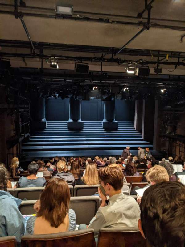 The Newman Theater at The Public Theater, bloc: ORCH, rangée: Q, place: 16