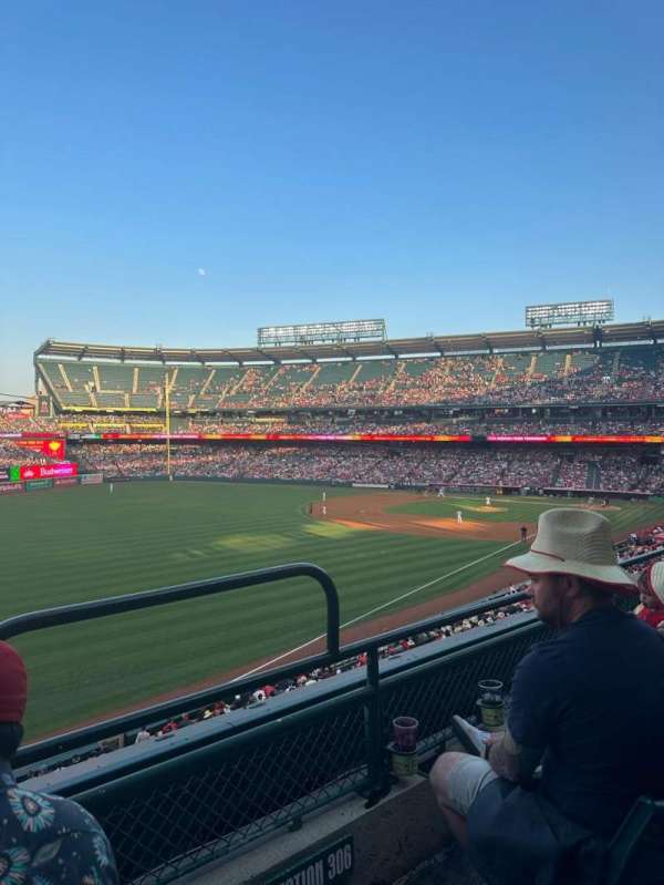 Angel Stadium, bloc: 305, rangée: B, place: 13