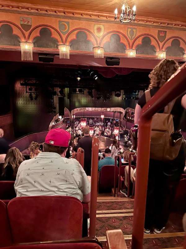 August Wilson Theatre, bloc: Kit Kat Klub Mezzanine 2, rangée: M, place: 1
