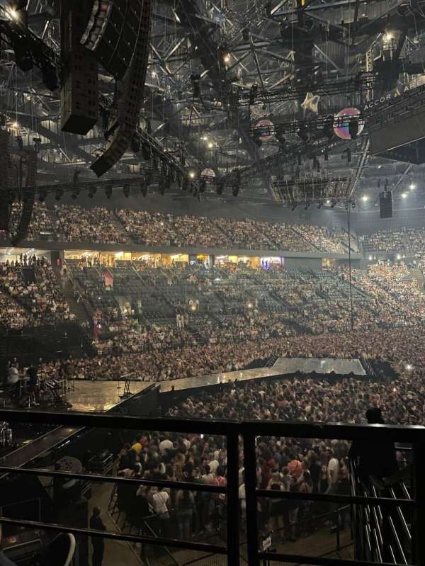 Accor Arena, bloc: Gradin M, rangée: 13, place: 8