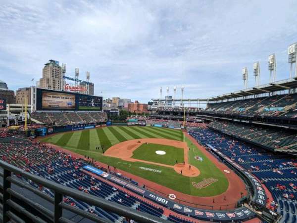 Progressive Field, bloc: 458, rangée: A, place: 16