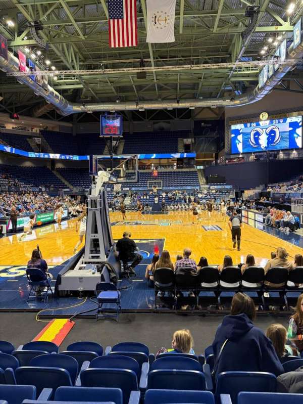 Ryan Center, bloc: 101, rangée: E, place: 5
