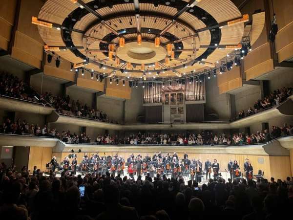 Roy Thomson Hall, bloc: Orchestra, rangée: P, place: 38