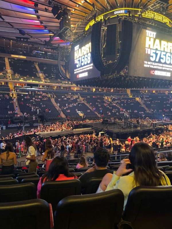 Madison Square Garden, bloc: 115, rangée: 13, place: 14