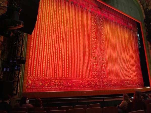 New Amsterdam Theatre, bloc: Orchestra L, rangée: F, place: 7-9-11