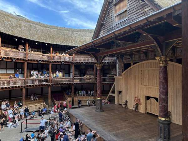 Globe Theatre at Shakespeare's Globe, bloc: Middle Gallery Bay E, rangée: B, place: 12