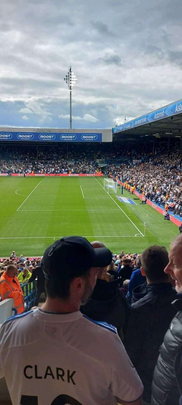 Elland Road, bloc: H27, rangée: P, place: 111