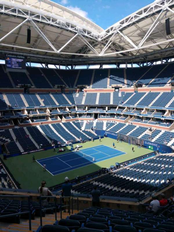 Arthur Ashe Stadium, bloc: 107, rangée: J, place: 3