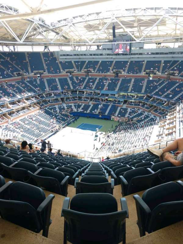 Arthur Ashe Stadium, bloc: 324, rangée: W, place: 15