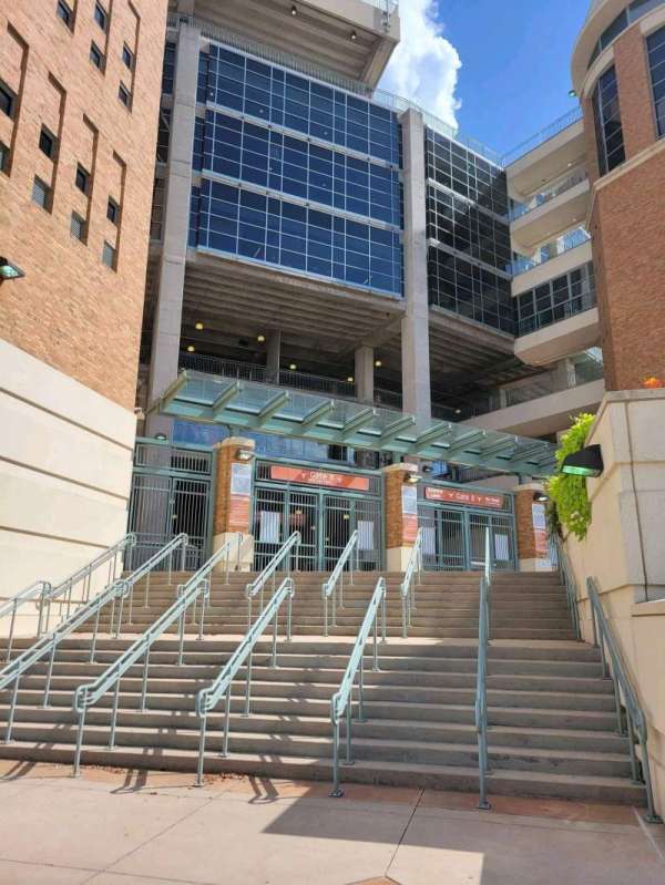 Texas Memorial Stadium, bloc: Gate 8