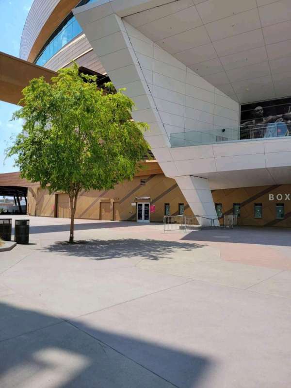 T-Mobile Arena, bloc: East VIP Entry