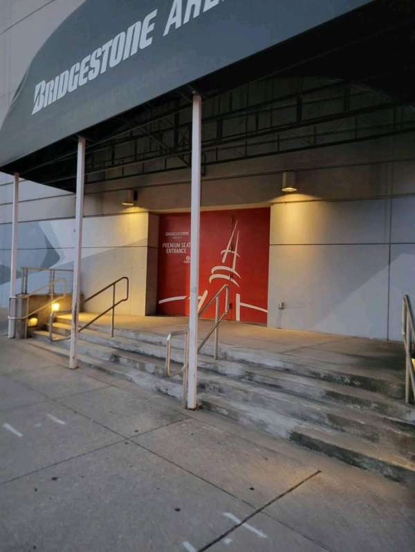 Bridgestone Arena, bloc: vip entrance