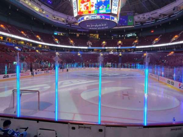 Rogers Arena, bloc: 111, rangée: 6, place: 1