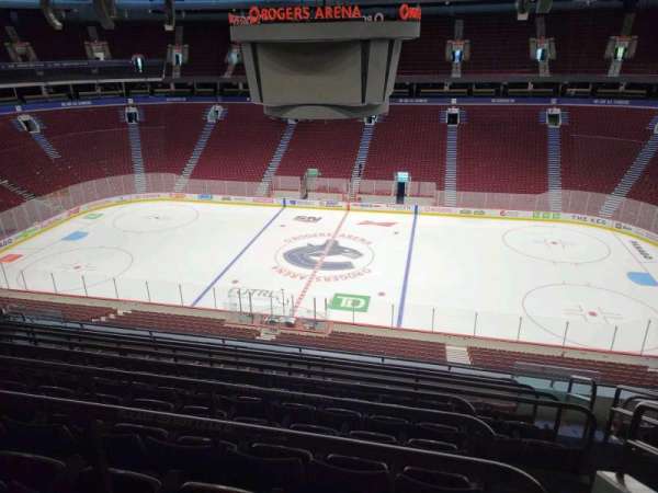 Rogers Arena, bloc: 307, rangée: 9, place: 101