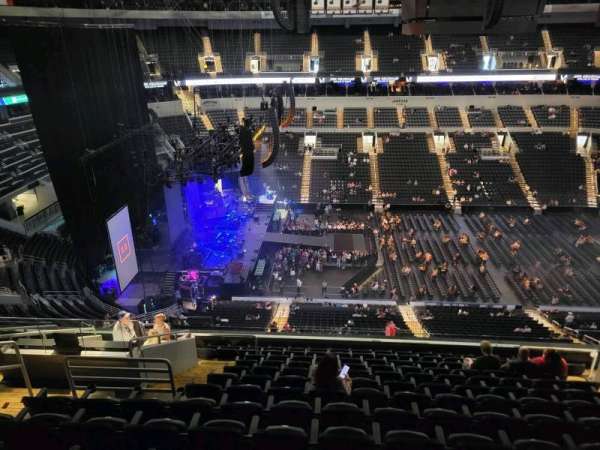 Enterprise Center, bloc: 321, rangée: N, place: 10