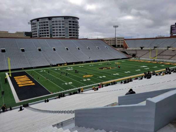 Kinnick Stadium, bloc: 131, rangée: 52, place: 5