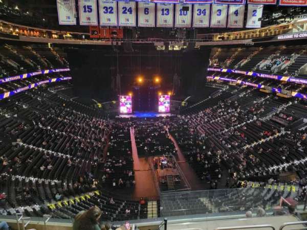 Xfinity Mobile Arena, bloc: 207, rangée: 9, place: 6
