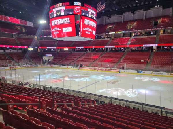 Kohl Center, bloc: 106, rangée: p, place: 8