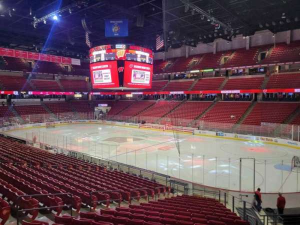 Kohl Center, bloc: 105, rangée: u, place: 2