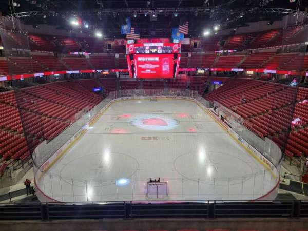 Kohl Center, bloc: 201, rangée: e, place: 9