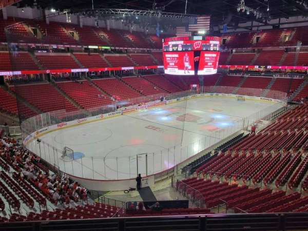 Kohl Center, bloc: 212, rangée: e, place: 9