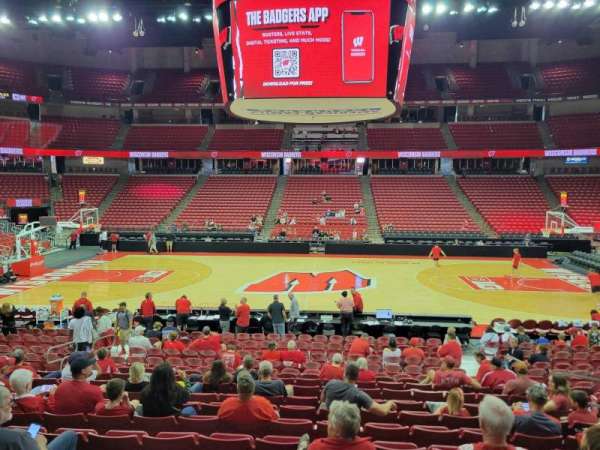 Kohl Center, bloc: 122, rangée: n, place: 7