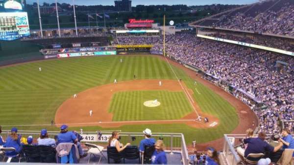 Kauffman Stadium, bloc: 412, rangée: BB, place: 19