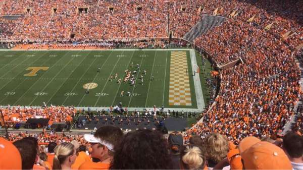 Neyland Stadium, bloc: Qq, rangée: 28