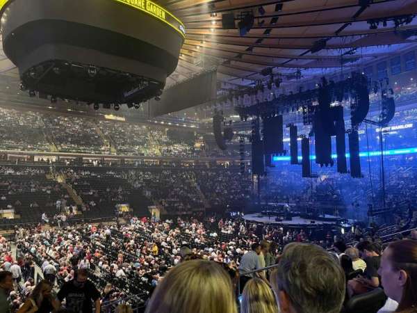 Madison Square Garden, bloc: 106, rangée: 14, place: 14