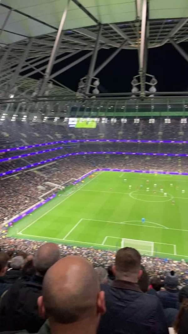 Tottenham Hotspur Stadium, bloc: 452, rangée: 74, place: 203